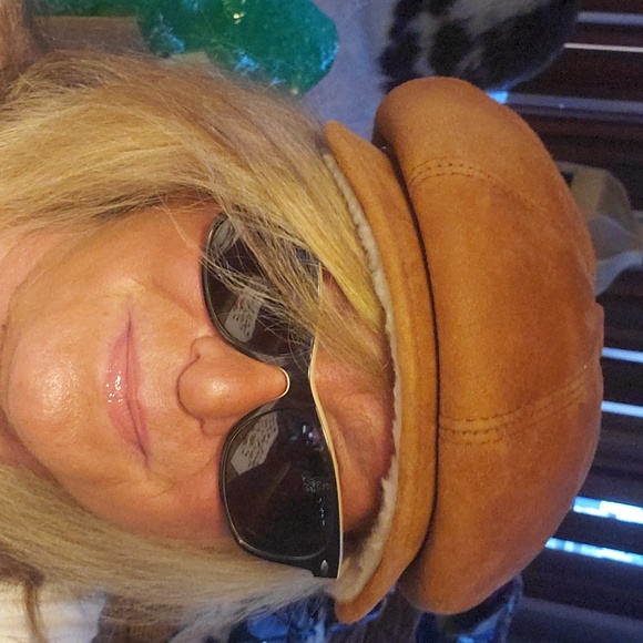 💥SOLD💥RESERVED FOR CINDYNWOT Shearling cabby hat - Picture 9 of 13